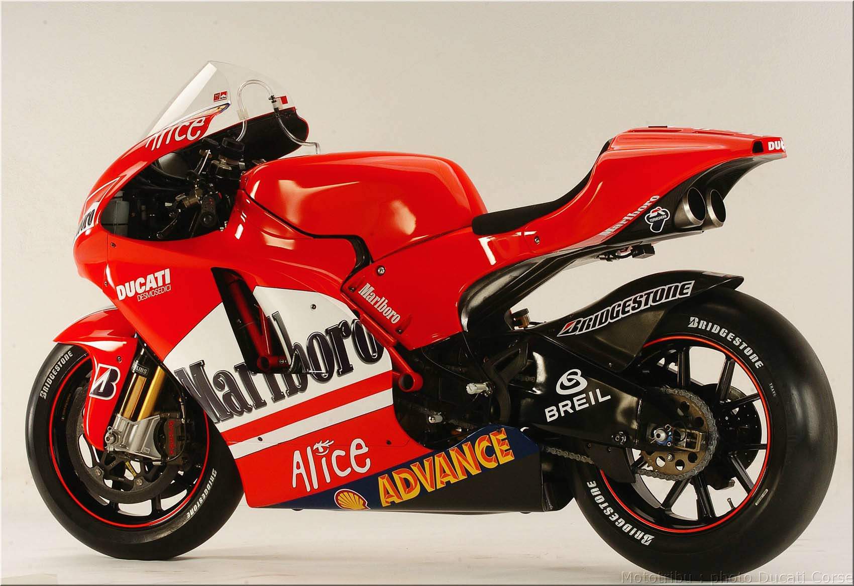 ducati desmosedici 2003